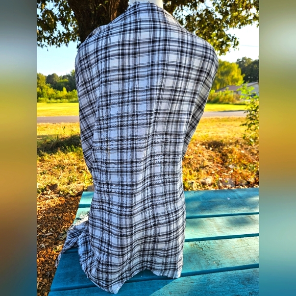 Caterina de' Medici Large Plaid Scarf - Picture 6 of 9